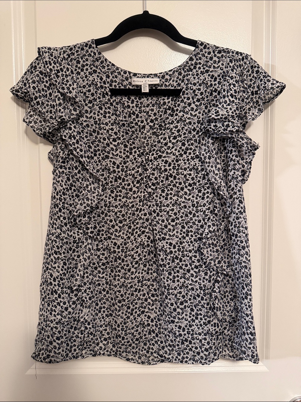 Maison d’ Amelie Black and White Floral Ruffle Sleeve Blouse Top Small pretty 🖤🤍